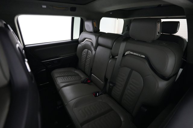 2024 Rivian R1S — photo 19 of 26