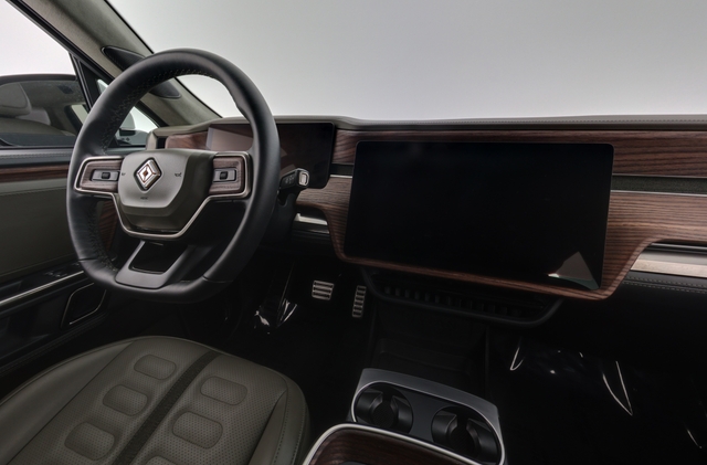 2024 Rivian R1S