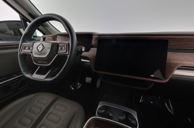 2024 Rivian R1S — photo 22 of 26