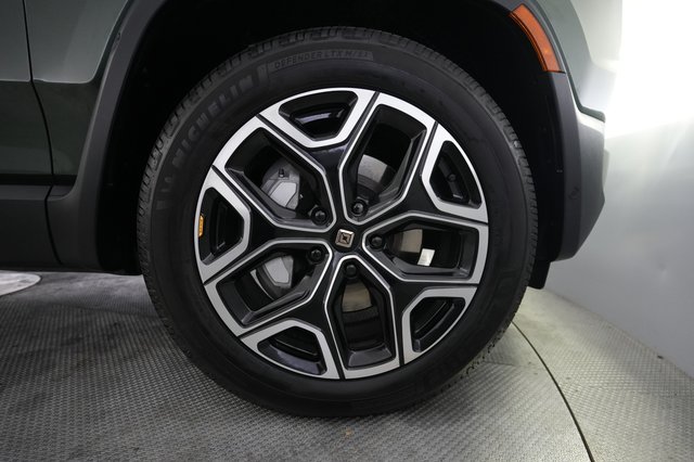 2024 Rivian R1S — photo 16 of 26