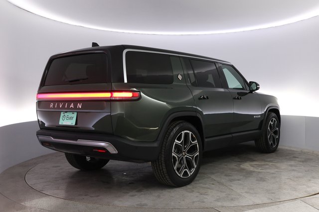 2024 Rivian R1S — photo 2 of 26