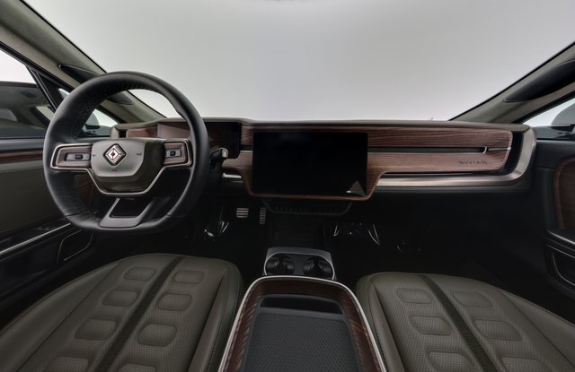 2024 Rivian R1S — photo 23 of 26
