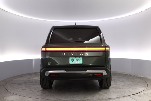 2024 Rivian R1S — photo 12 of 26