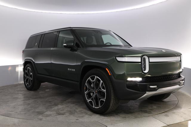 2024 Rivian R1S — photo 10 of 26
