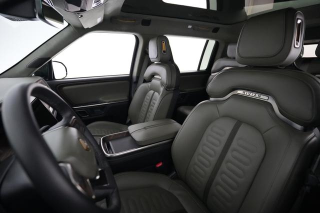 2024 Rivian R1S — photo 3 of 26
