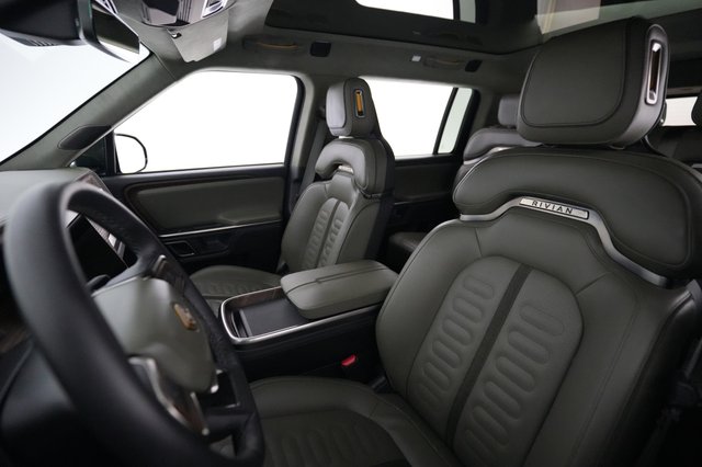2024 Rivian R1S — photo 3 of 26