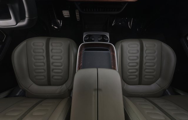 2024 Rivian R1S — photo 24 of 26