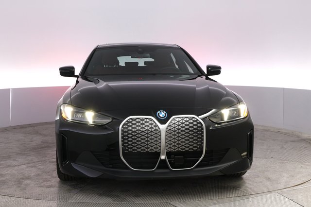 2025 BMW i4 — photo 9 of 20
