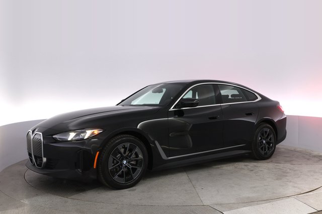 2025 BMW i4 — photo 14 of 20