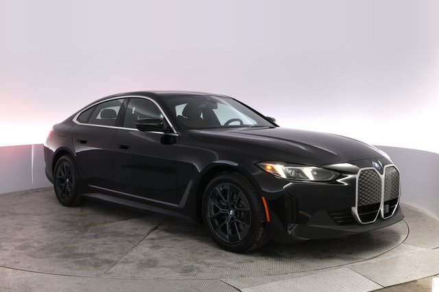2025 BMW i4 — photo 10 of 20