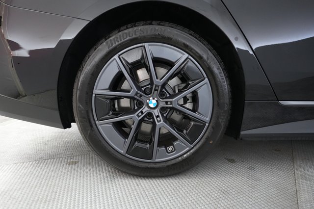 2025 BMW i4 — photo 17 of 20