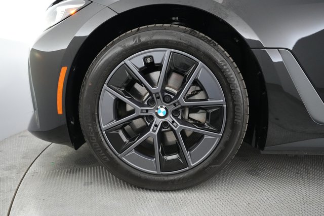 2025 BMW i4 — photo 15 of 20