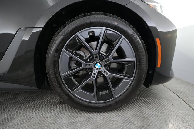 2025 BMW i4 — photo 16 of 20