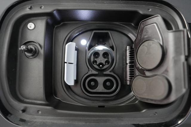 2025 BMW i4 — photo 8 of 20