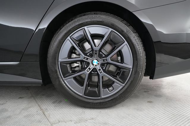 2025 BMW i4 — photo 7 of 20