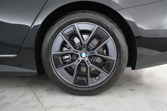 2025 BMW i4 — photo 7 of 20