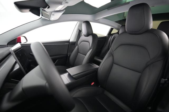 2025 Tesla Model 3 — photo 3 of 23