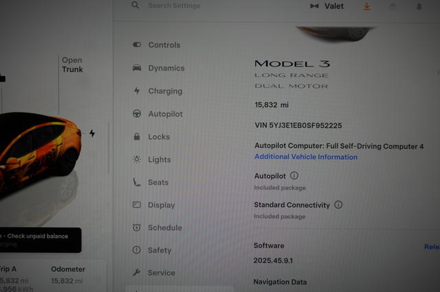 2025 Tesla Model 3 — photo 5 of 23