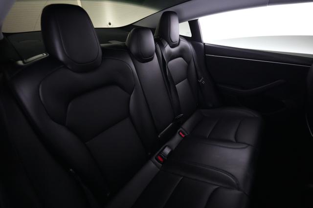 2025 Tesla Model 3 — photo 4 of 23