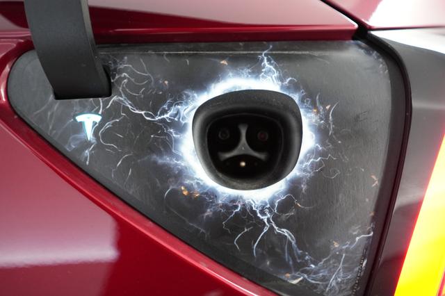 2025 Tesla Model 3 — photo 8 of 23