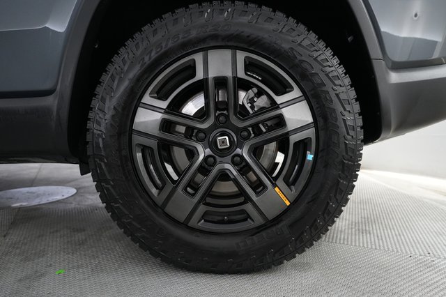 2025 Rivian R1S — photo 7 of 23