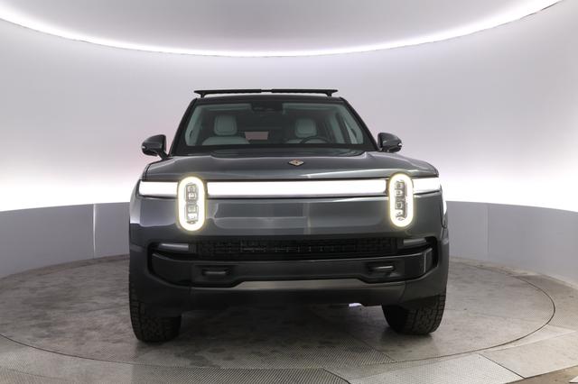2025 Rivian R1S — photo 9 of 23