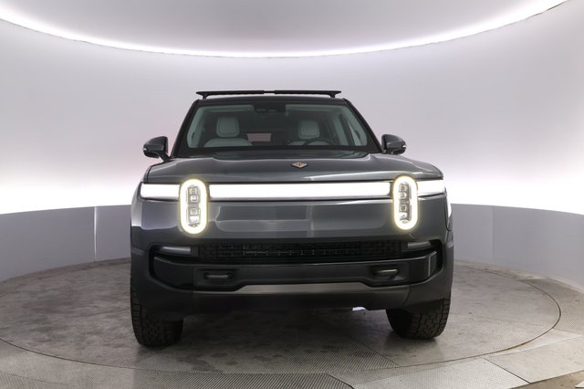 2025 Rivian R1S — photo 9 of 23