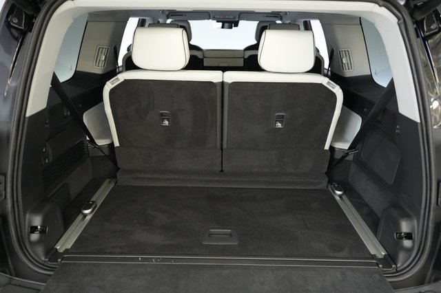 2025 Rivian R1S — photo 6 of 23