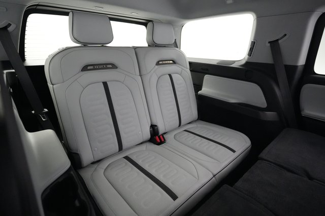 2025 Rivian R1S — photo 21 of 23