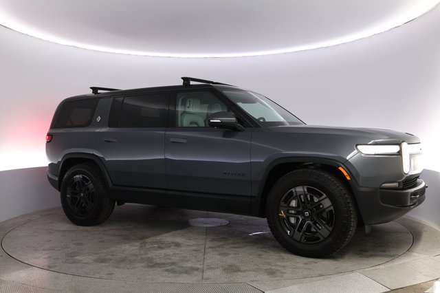 2025 Rivian R1S — photo 11 of 23