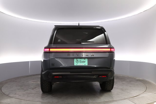 2025 Rivian R1S — photo 12 of 23