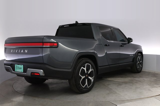 2023 Rivian R1T — photo 2 of 21