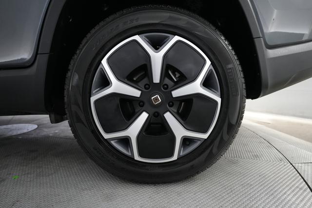 2023 Rivian R1T — photo 7 of 21