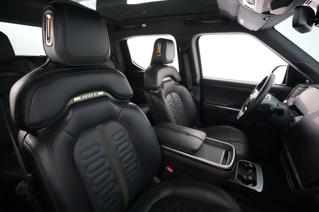 2023 Rivian R1T — photo 18 of 21