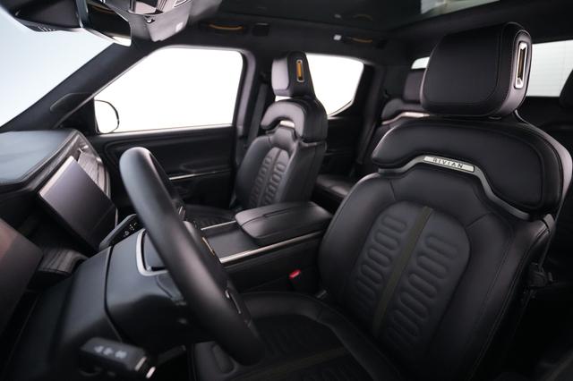 2023 Rivian R1T — photo 3 of 21