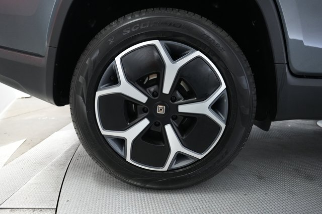 2023 Rivian R1T — photo 17 of 21