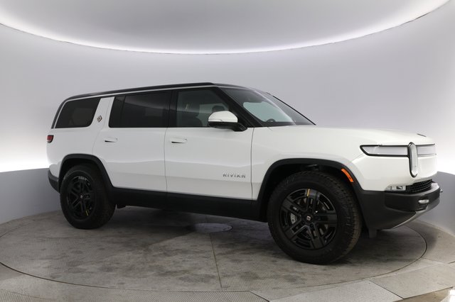 2024 Rivian R1S — photo 11 of 23
