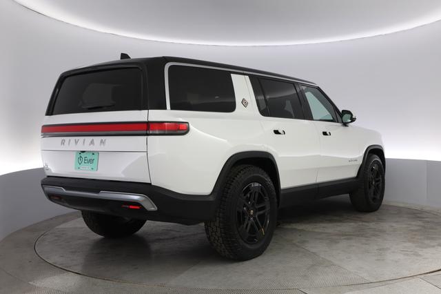 2024 Rivian R1S — photo 2 of 23