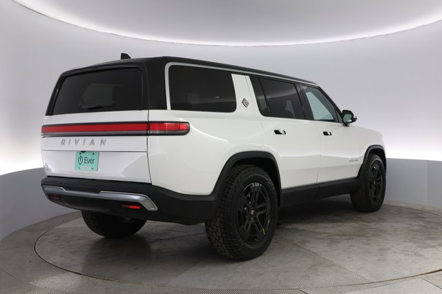 2024 Rivian R1S — photo 2 of 23