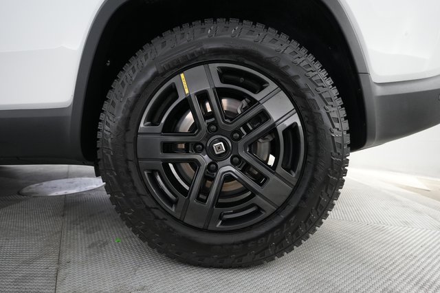 2024 Rivian R1S — photo 7 of 23