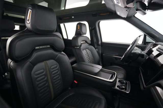 2024 Rivian R1S — photo 18 of 23