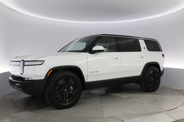 2024 Rivian R1S — photo 14 of 23