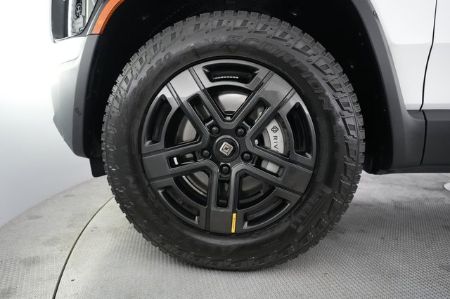 2024 Rivian R1S — photo 15 of 23