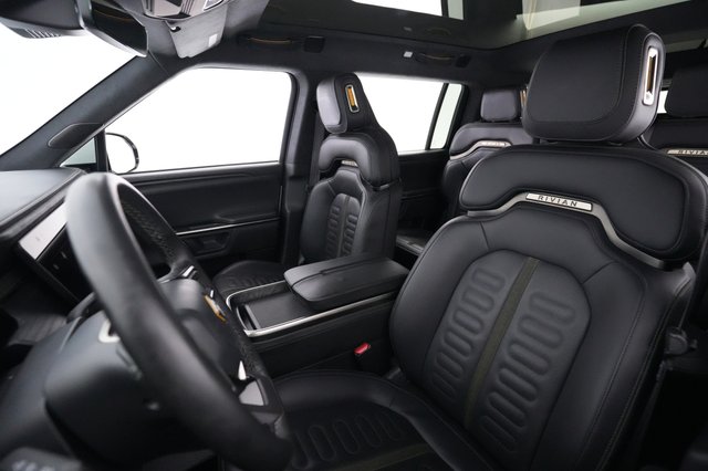 2024 Rivian R1S — photo 3 of 23