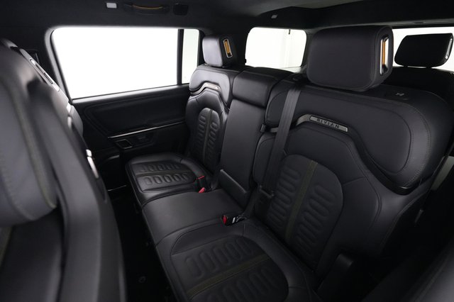 2024 Rivian R1S — photo 19 of 23