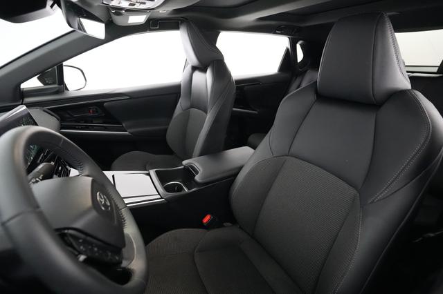 2025 Toyota bZ4X — photo 3 of 20