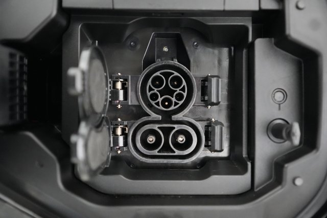 2025 Toyota bZ4X — photo 8 of 20