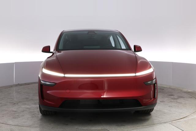 2026 Tesla Model Y — photo 9 of 21