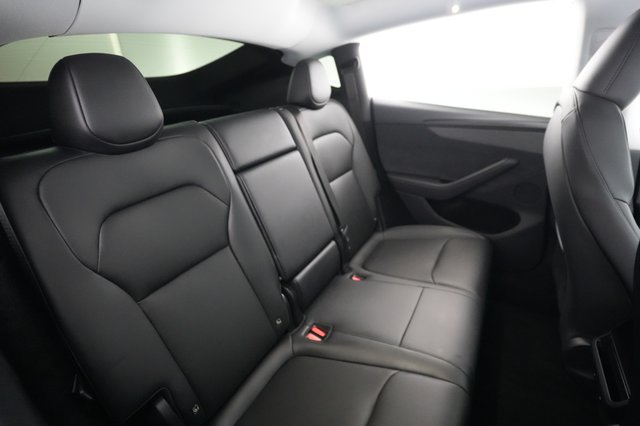 2026 Tesla Model Y — photo 4 of 21
