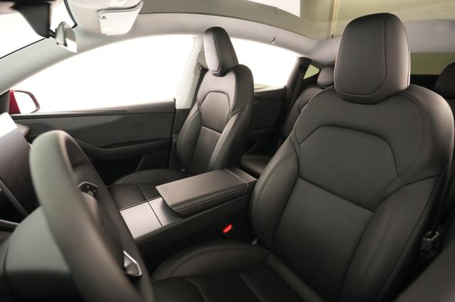 2026 Tesla Model Y — photo 3 of 21